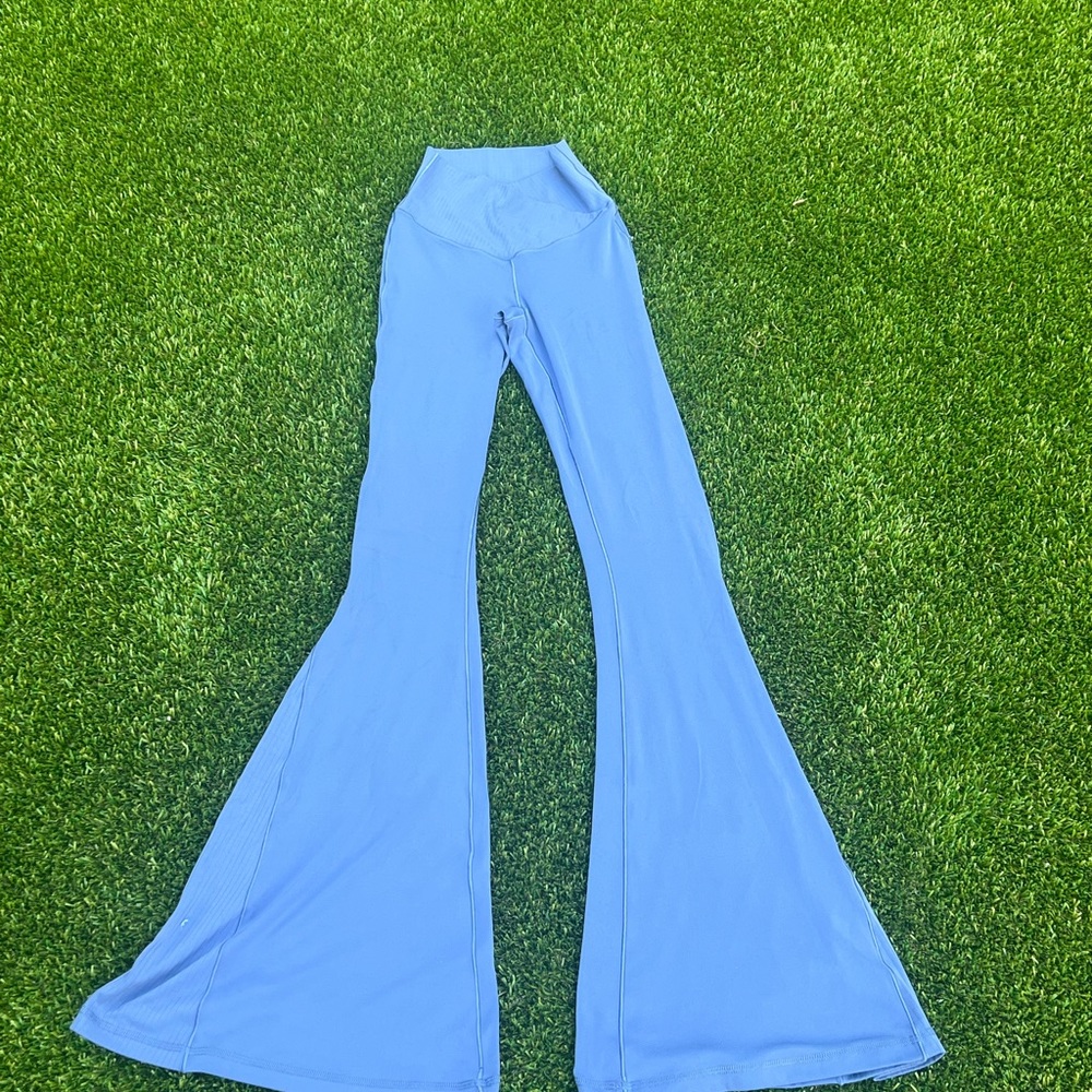 Offline by aerie real me high waisted crossover rib super flare leggings